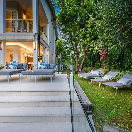 Modern In Tuscan Countryside Villa Lucques