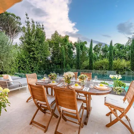 Modern In Tuscan Countryside Villa Lucca
