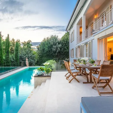 Modern In Tuscan Countryside Villa *