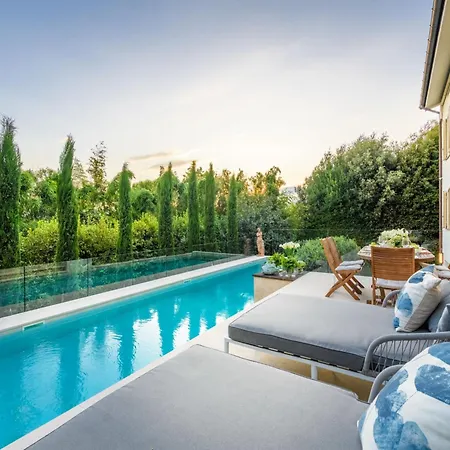 Modern In Tuscan Countryside Villa Lucca