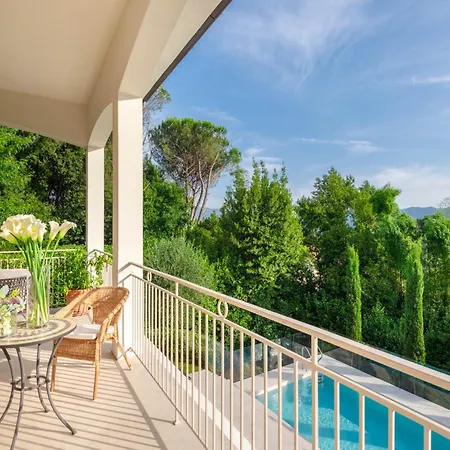 Villa Modern In Tuscan Countryside