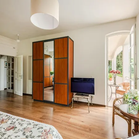Modern In Tuscan Countryside Villa Lucca