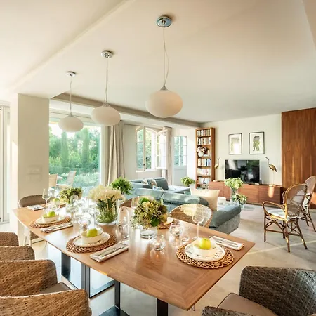 Modern In Tuscan Countryside Villa