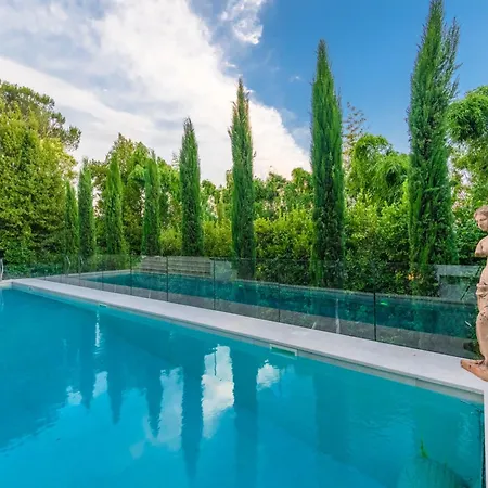 Modern In Tuscan Countryside Villa Lucca