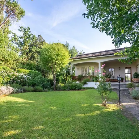 Villa Modern In Tuscan Countryside Lucca