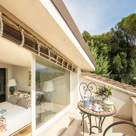 Modern In Tuscan Countryside